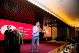 疯狂英语李阳的再一次疯狂 让国人出国更轻松图片