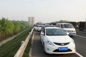 高速上开车窗会怎么样？看完以后再也不敢开了，看着就吓人视频封面