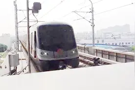 中国唯一的跨省地铁！上海11号线列车在终点昆山花桥站掉头视频封面
