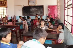 不属于中国，还讲中文用人民币，这个国家还是明朝的后代！视频封面