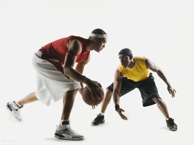 当年艾弗森晃过乔丹,这事儿怎么就成为"伟大事迹"