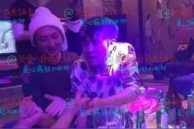 王思聪唱K一晚250万为啥炫富能成为热点|晚汇报图片