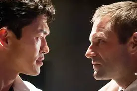 恐怖分子为索取代号为“地狱犬”的核弹发射密码，对总统进行毒打视频封面