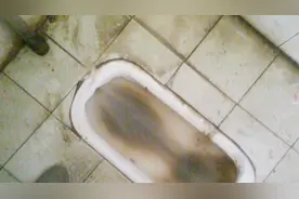 厕所的墙壁污渍特别难清洗，教你一招，简直太实用了视频封面