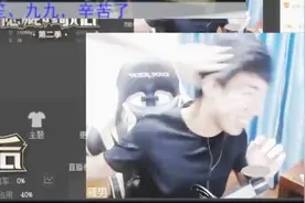 骚男被家暴现场，七七都要抄棍子了，拿棍子给你堵上！