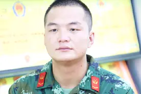 武警标兵讲述反恐维稳战斗经历，与暴徒搏斗，人在枪在……视频封面