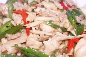 教你如何让鸡腿肉炒来更好吃，配菜很重要，学会你也可以开饭馆了