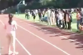 TFBOYS王俊凯参加学校运动会，四百米第二：大长腿太帅了视频封面
