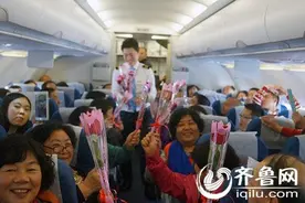 相恋1759天 青岛"空哥"在万米高空向"空姐"女友求婚图片