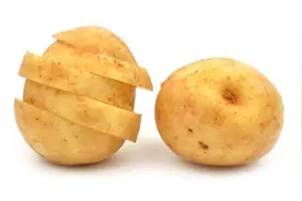 她只用了8分钟就把土豆煮熟了，诀窍居然只是一根筷子