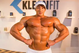 韩国最强男人，跟着音乐跳肌肉舞，画面美的受不了！视频封面