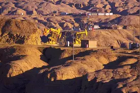 硬派越野车江西五十铃MU-X带你领略柴达木盆地的旷野视频封面