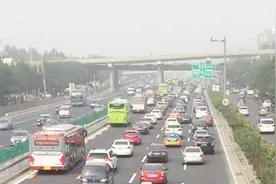 今天开学车流多 北京京通快速路拥堵至停滞视频封面