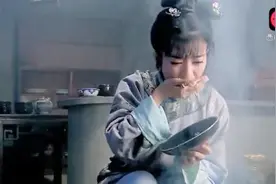落难公主不会自己煮饭，为了活着见自己的心爱的男人，竟然吃生米视频封面
