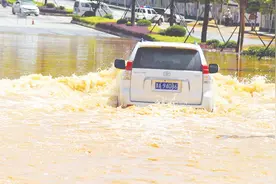 轿车到底能通过多深的积水？很多老司机也不清楚，请记住这个数字