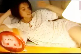 女下属觉悟性高，男上司很喜欢，一有空就去送关怀和温暖视频封面