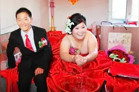 实拍东北婚礼奇怪风俗烧替身解锁，年轻人都被搞蒙圈了！