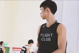 乔丹夏季联赛十佳球，为了能见到威少，球员们用拼劲向经典致敬视频封面