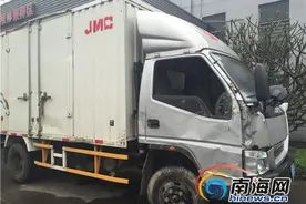 海口一车主称轻卡货运车方向盘失灵致翻车 经销商：没质量问题图片