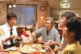 21岁从没自己买过衣服，找工作全靠爹，可这妈宝女一点都不讨厌图片