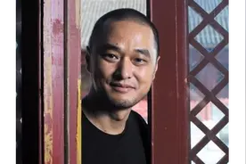 像所有中年人一样，冯唐也拿起了保温杯，但他依然“倔”图片