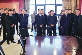 何雄调研产业集聚区：打造现代服务业新样板 为经济发展注入新活力图片