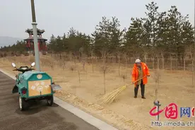 走在西山的道路上 记西山环卫工人图片