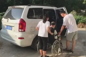 背着爸爸上大学！学霸孝女启程来华中师范大学报到了视频封面
