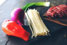 干炒牛河图片