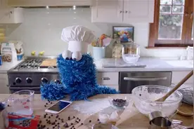 “甜饼怪”出演最新iPhone 6s广告：主打"Hey Siri"功能图片