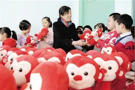 周作旭与一群“小太阳”共同绽放美丽图片