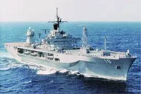 “蓝岭”号两栖指挥舰图片