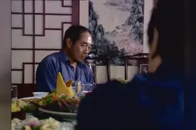 有钱老板为啥看上民工老婆，约谈说的一番话让老实民工惭愧又无助视频封面