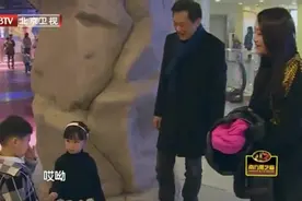 曹颖儿子和二胎女儿闹矛盾，爸爸妈妈站在旁边机智化解视频封面