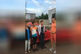 搞笑，教师节送礼，老师被学生套路，我家卖花圈的，笑死人我了