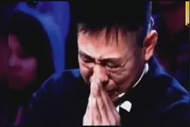 54岁李连杰妻子首次亮相 四个女儿大不同 他自己却重病缠身视频封面