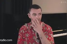 骚姆近日接受了电台采访，聊到了自己的全新单曲背后的心碎！视频封面