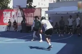 奥尼尔儿子这逆天的身体素质统治了街球场上无人能敌视频封面