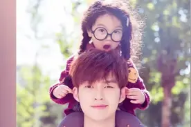 董力阿拉蕾父女重聚 董爸爸感慨女儿长高长大了视频封面