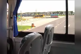 配娱乐系统、环保零排放 双层公交车回来了！视频封面