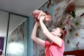 国外是这样给婴儿做抚触的