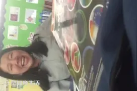 听着闺蜜高能的笑声，我居然也笑出来了