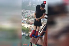 哥们，你的手在干嘛呢