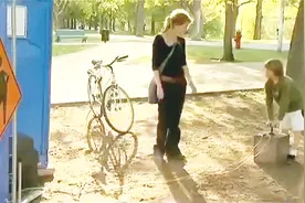 恶作剧：厕所门坏了妈妈被困，小孩竟然用爆破的方式开门吓呆路人视频封面