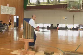日本武术 居合拔刀术 高手一刀砍下一排草席视频封面