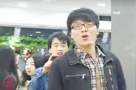 西安东大街令人鼓舞的一幕，好感动！视频封面