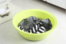 衣服没干着急穿怎么办？教你一个速干的小窍门，比洗衣机甩干还快