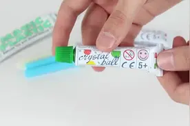 还记的小的时候吹的这个软膏吗？看现在的升级版老外是怎么玩的！视频封面