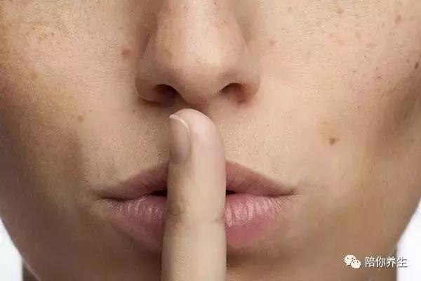 鑴镐笂鐨勯粦鑹茬礌鎬庝箞鍘绘帀 娣℃枒缇庣櫧灏忓鎷涙垜鏉ュ憡璇変綘