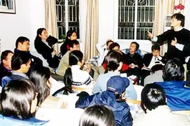 马云当英语老师上课视频，学生们都憋不住的笑了视频封面